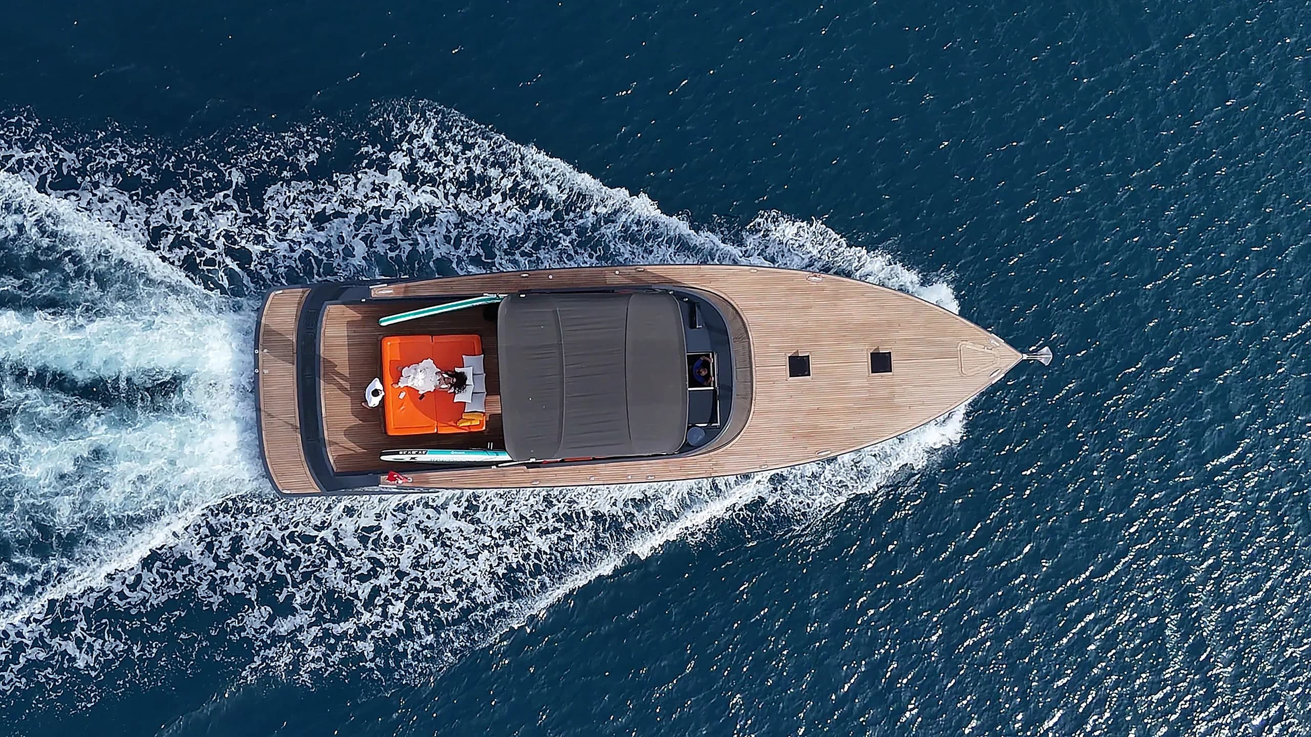 Beluga 60 cruising at speed along the Aegean coastline