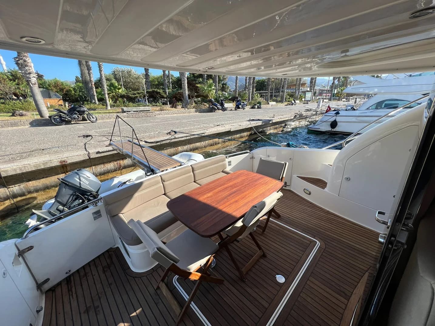 Bodrum 18m Lüks Motoryat - Fotoğraf 06
