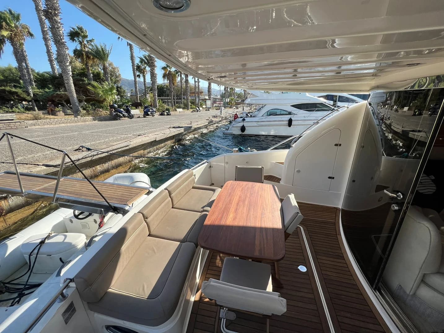 Bodrum 18m Lüks Motoryat - Fotoğraf 07