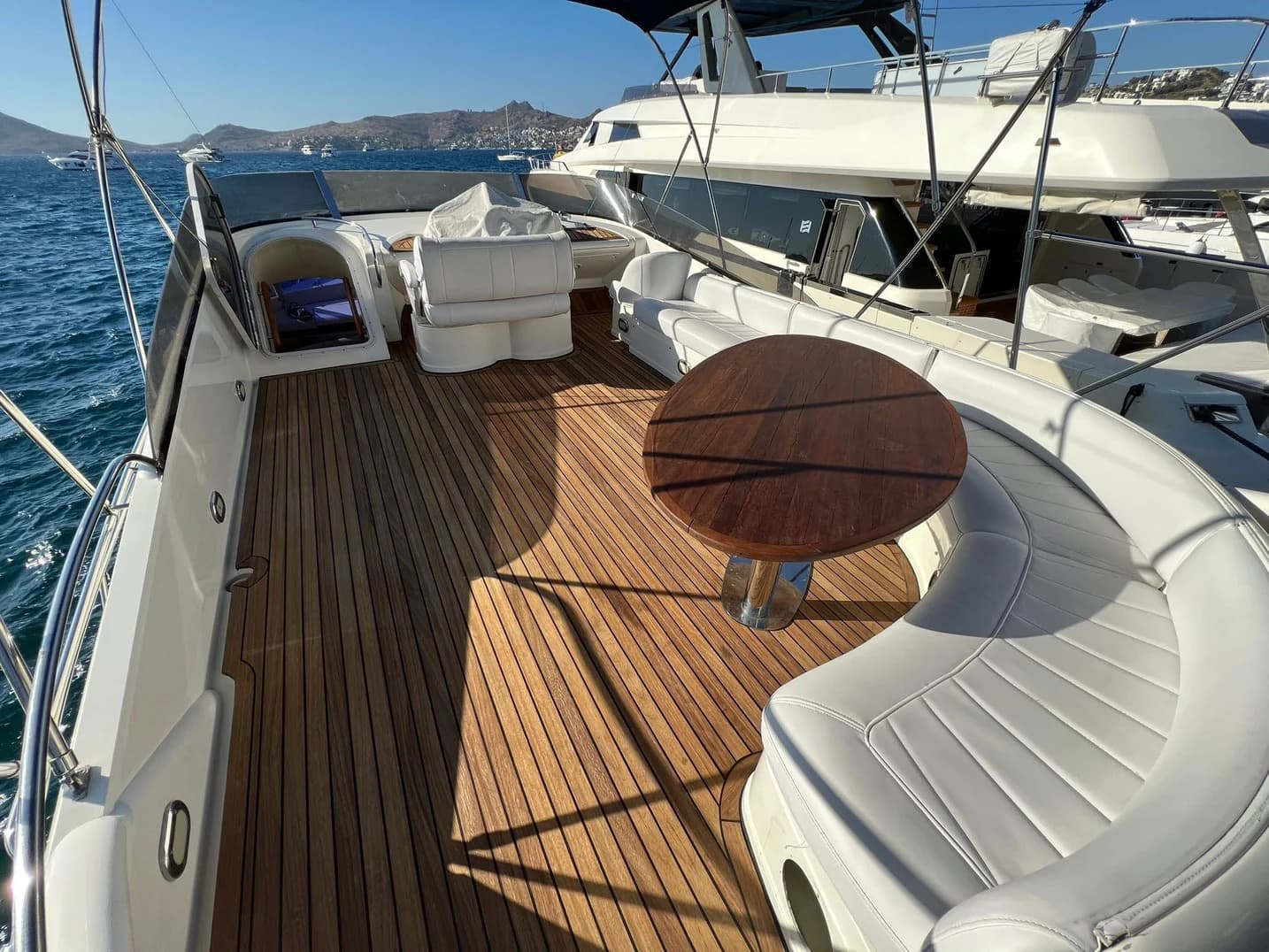 Bodrum 18m Lüks Motoryat - Fotoğraf 09