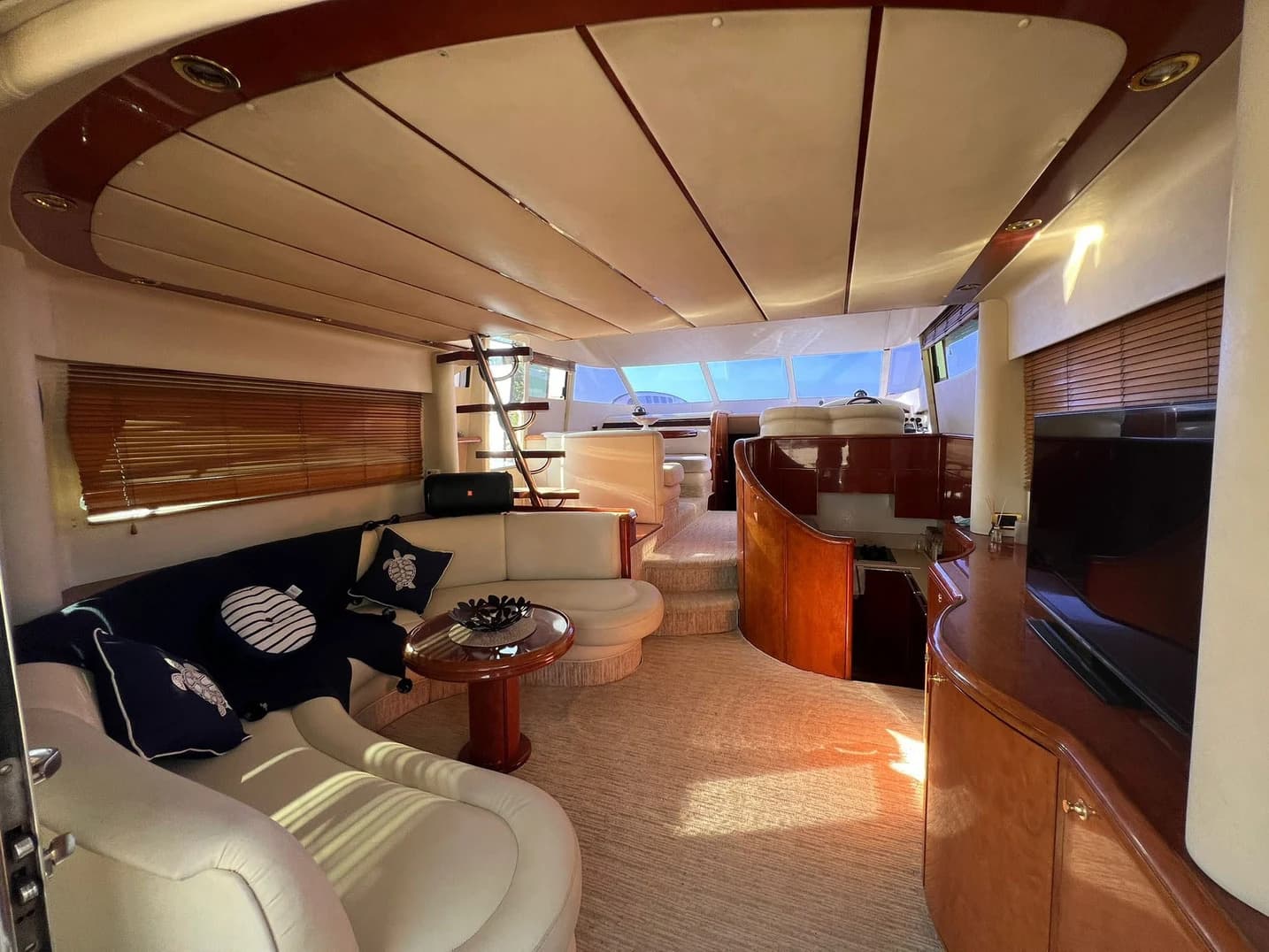 Bodrum 18m Lüks Motoryat - Fotoğraf 13