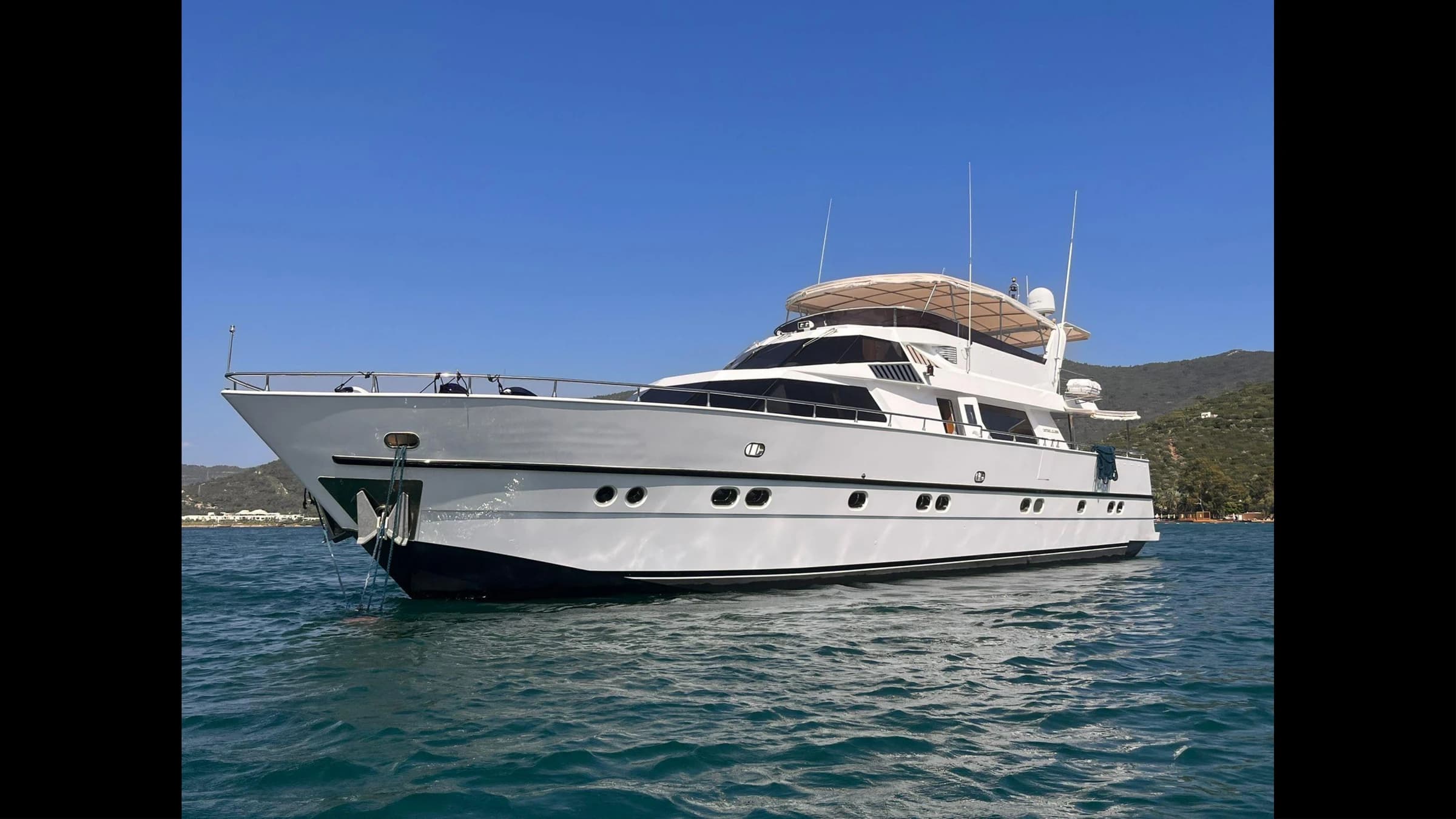 Cantieri di Pisa 27M Motor Yacht at anchor in Torba bay