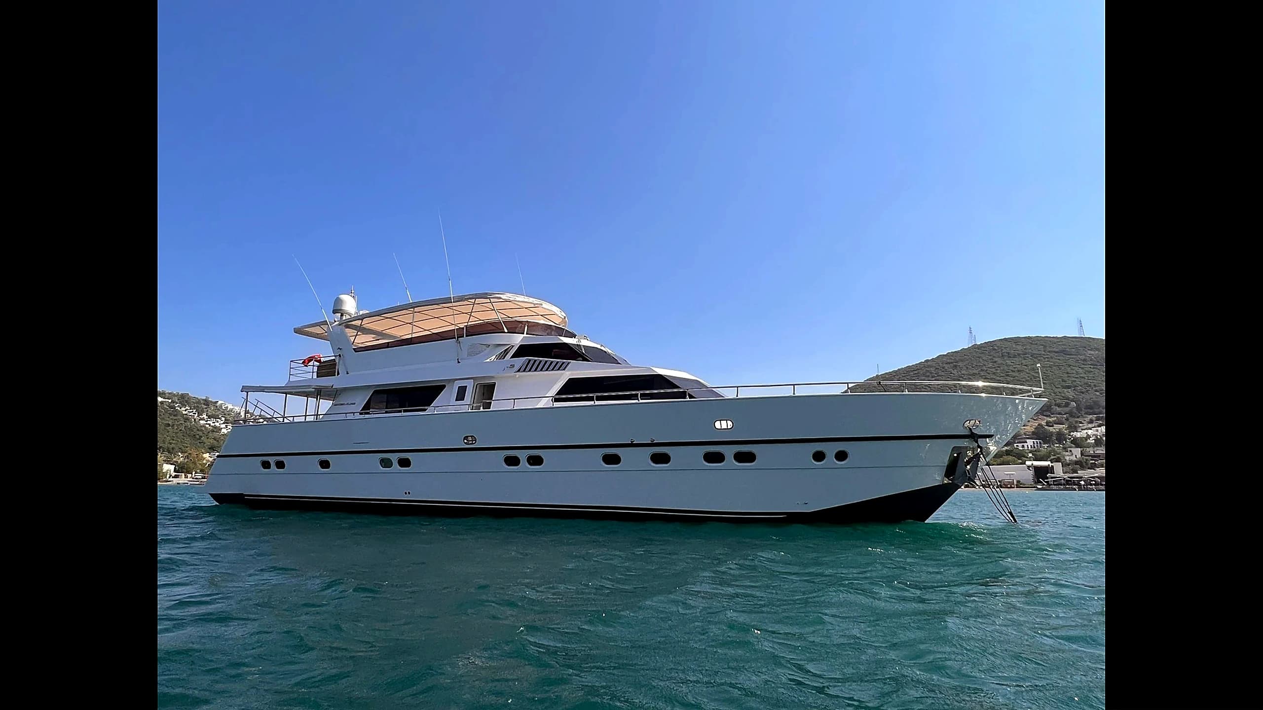 Cantieri di Pisa 27M Yacht cruising the Ege coastline