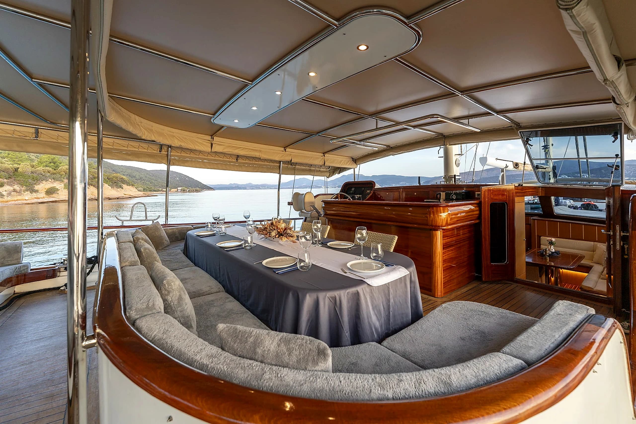 Expansive Aft Deck Shaded Lounge Seating and Cocktail Area on Gözdem The One