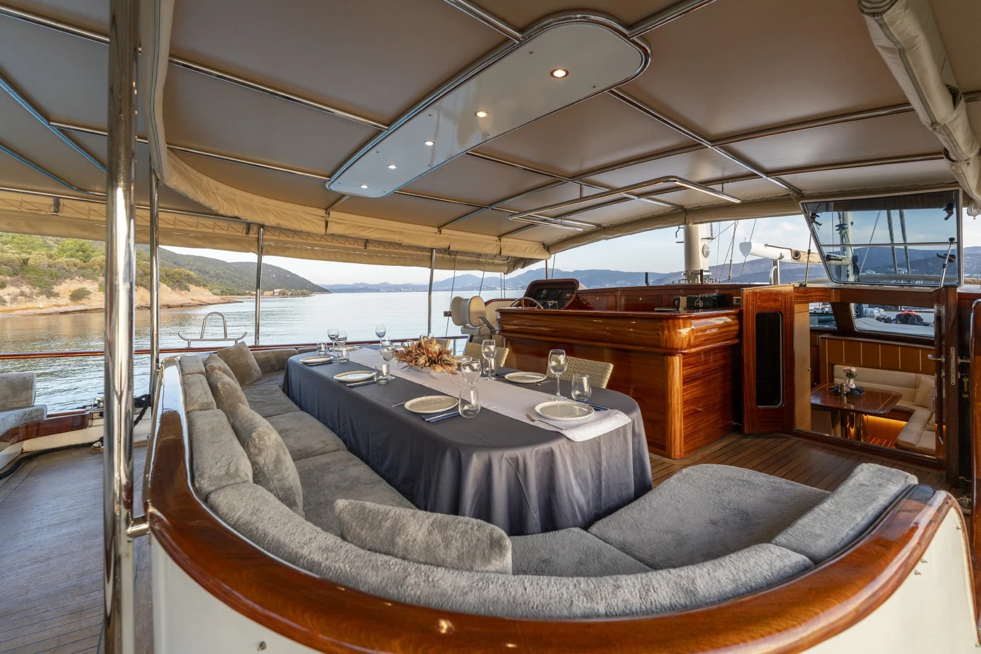 Expansive Aft Deck Shaded Lounge Seating and Cocktail Area on Gözdem The One