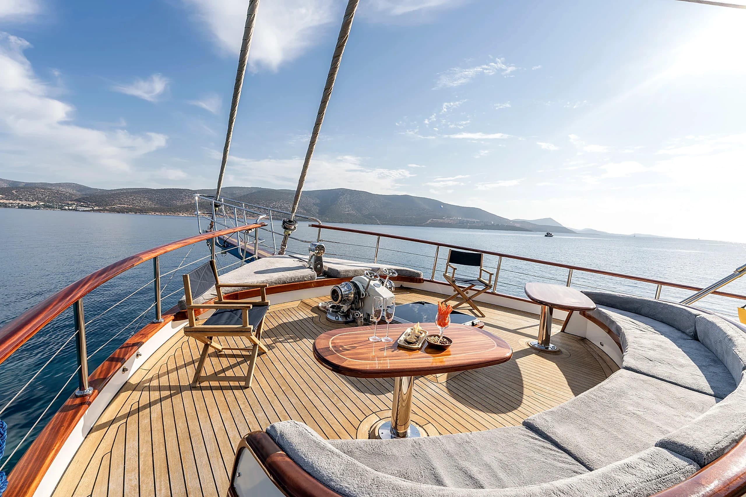 Deluxe Guest Cabin with Marine Air Conditioning and Storage on Gözdem The One