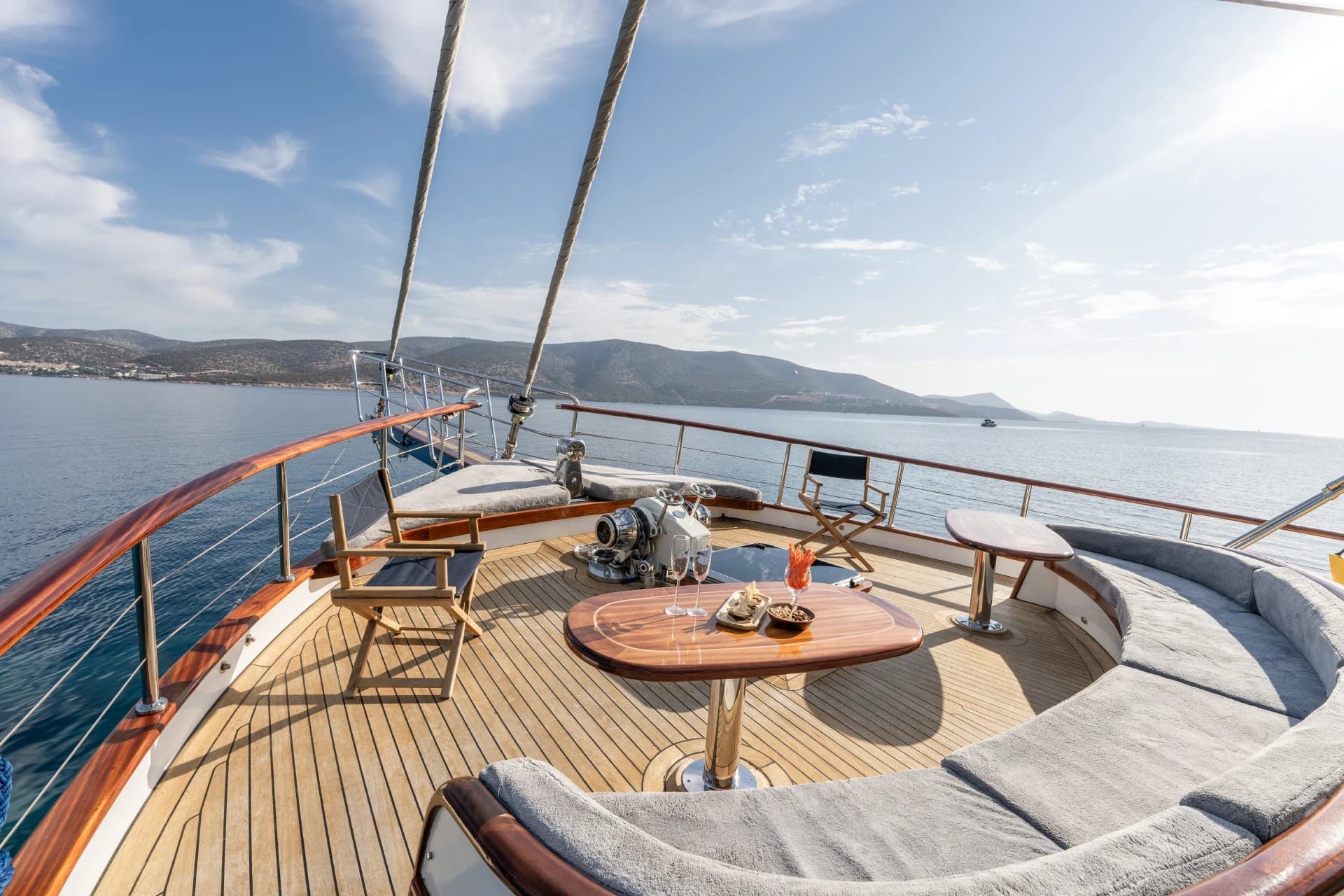Deluxe Guest Cabin with Marine Air Conditioning and Storage on Gözdem The One