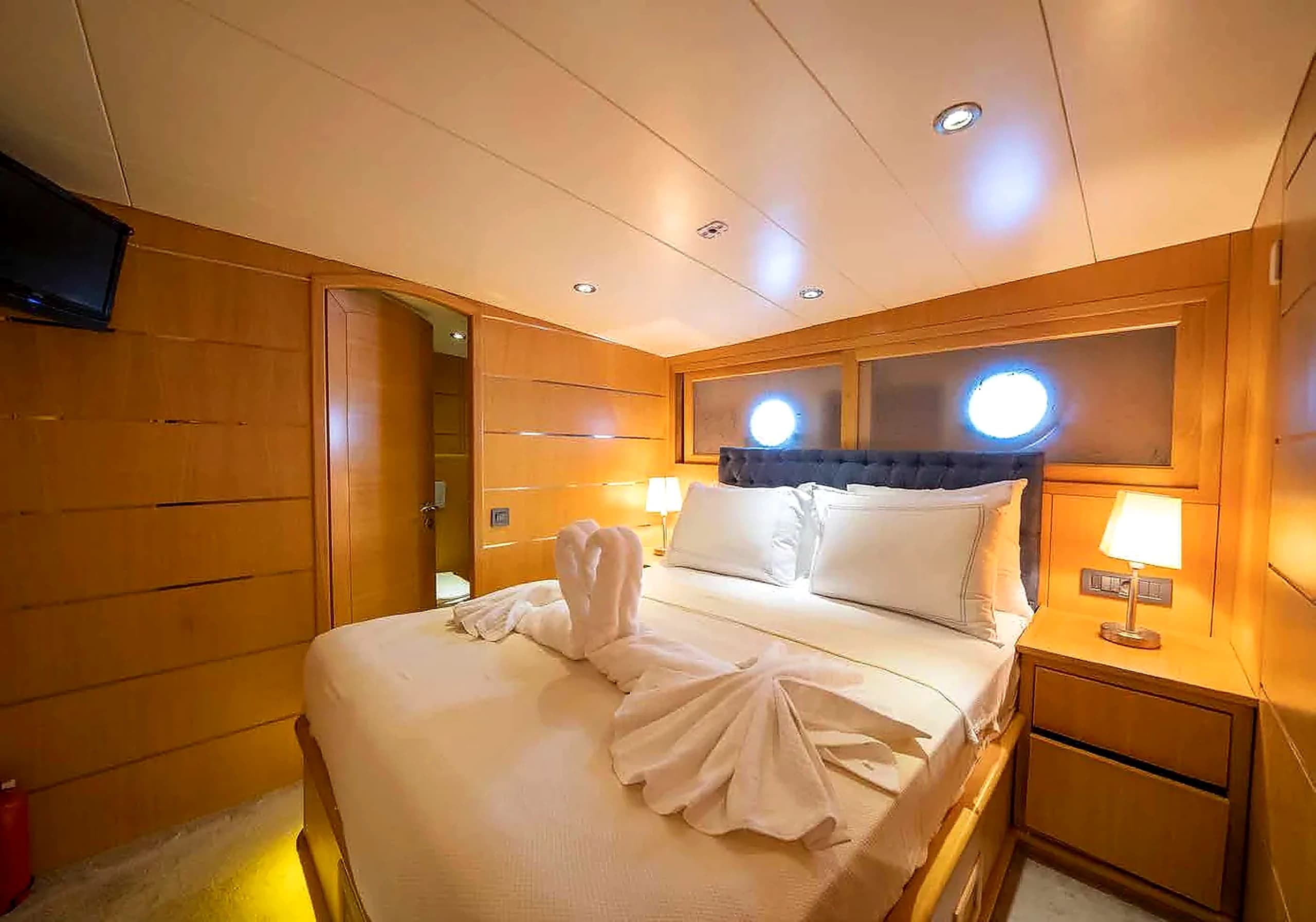 Master cabin on the Let's Dance gulet