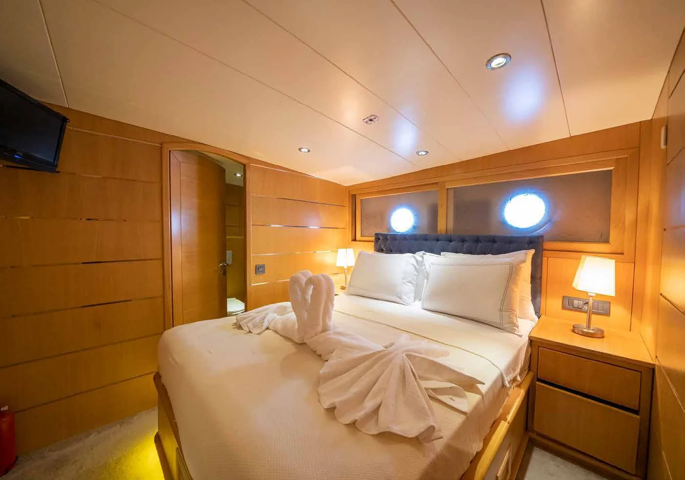 Master cabin on the Let's Dance gulet