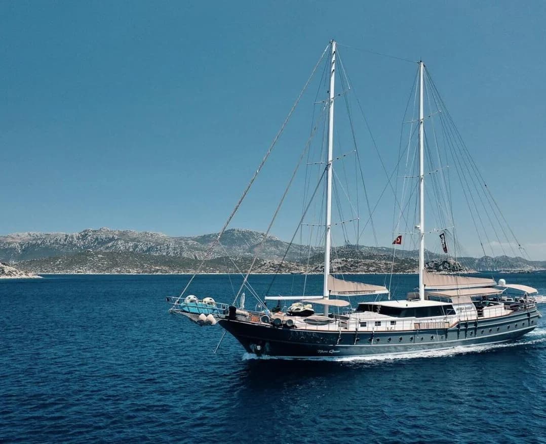Spacious Foredeck Sunbathing Area with Luxury Cushions on Nevra Queen