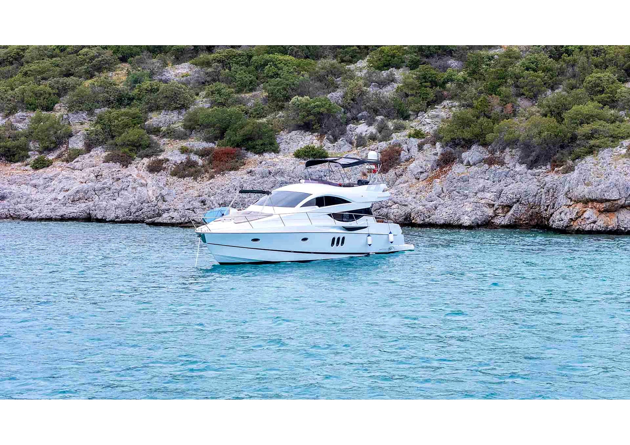 Numarine 55 Luxury Motoryacht cruising shot 04