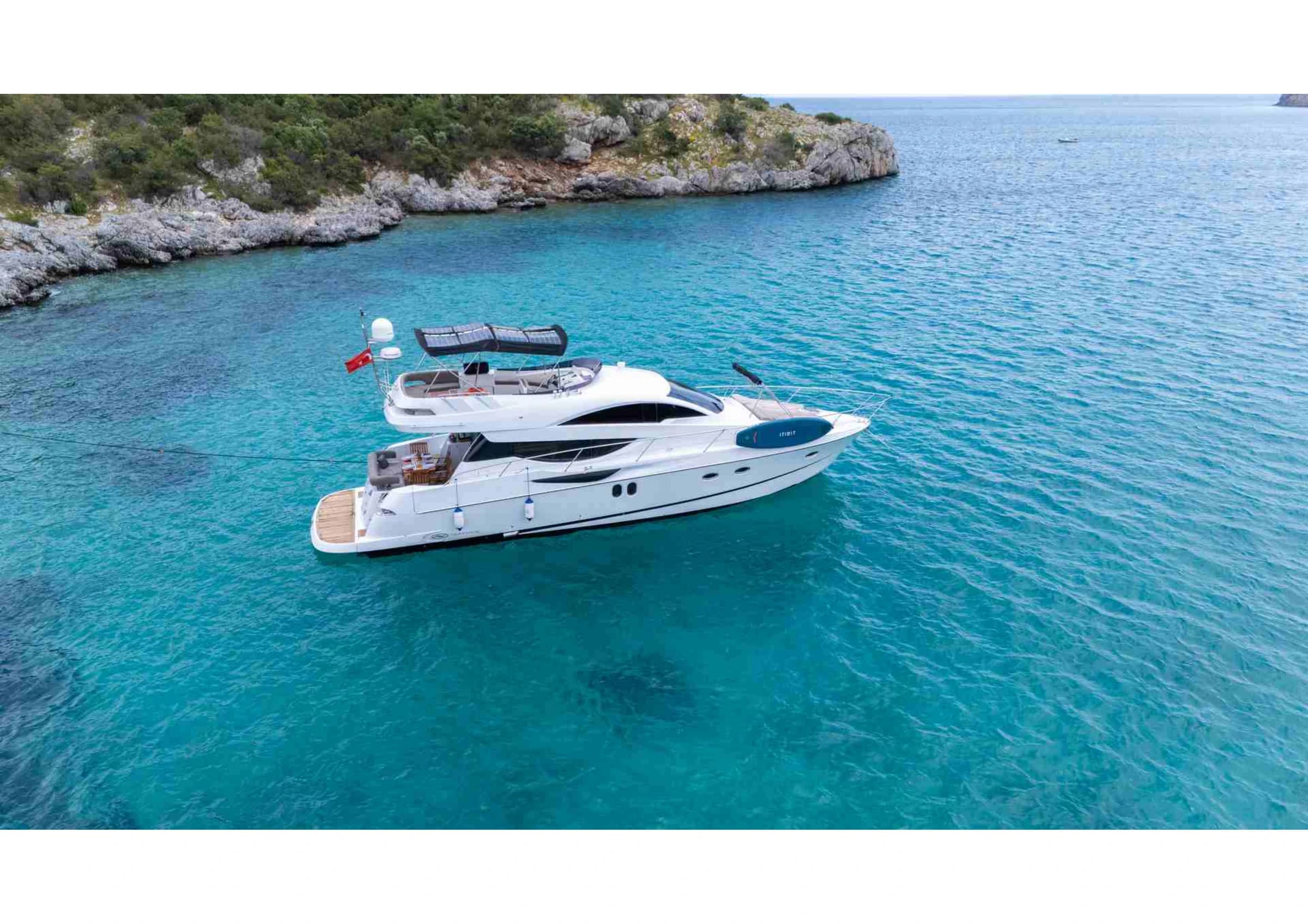 Numarine 55 Luxury Motoryacht cruising shot 06