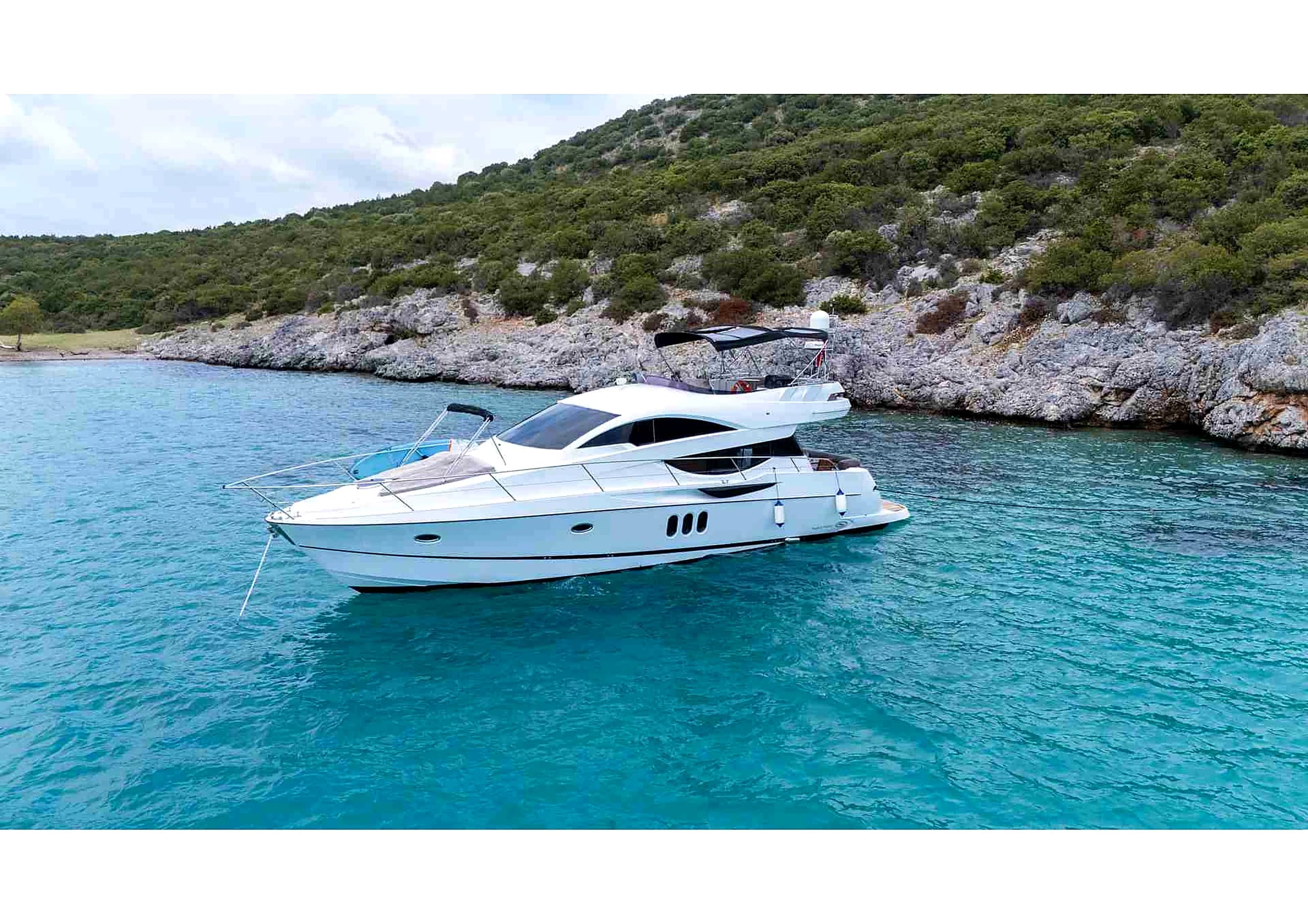 Numarine 55 Luxury Motoryacht cruising shot 13