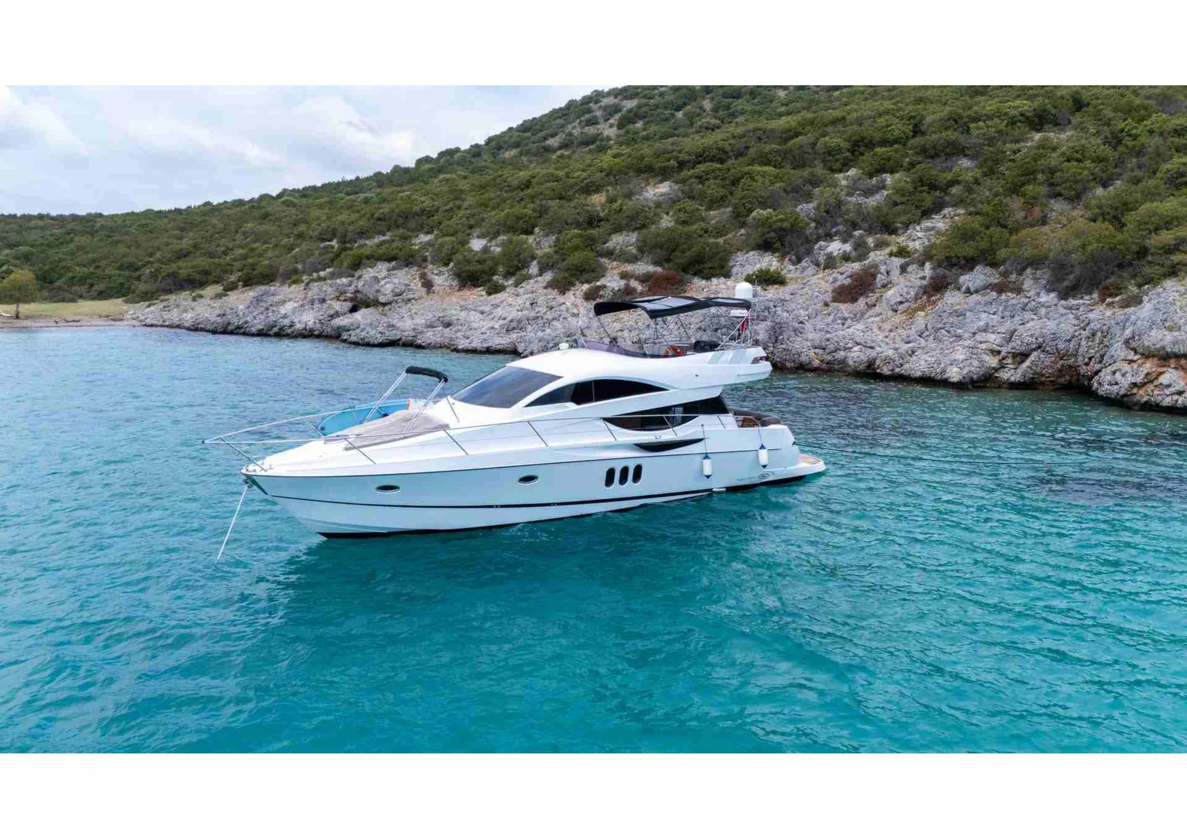 Numarine 55 Luxury Motoryacht cruising shot 13