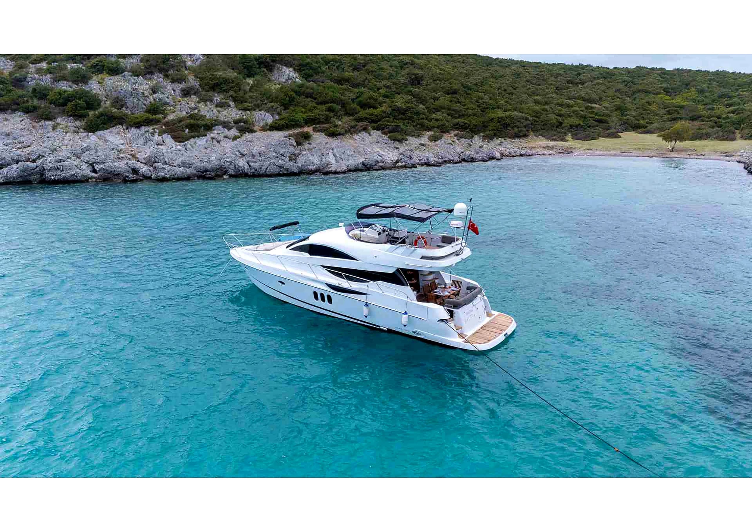 Numarine 55 Luxury Motoryacht cruising shot 14