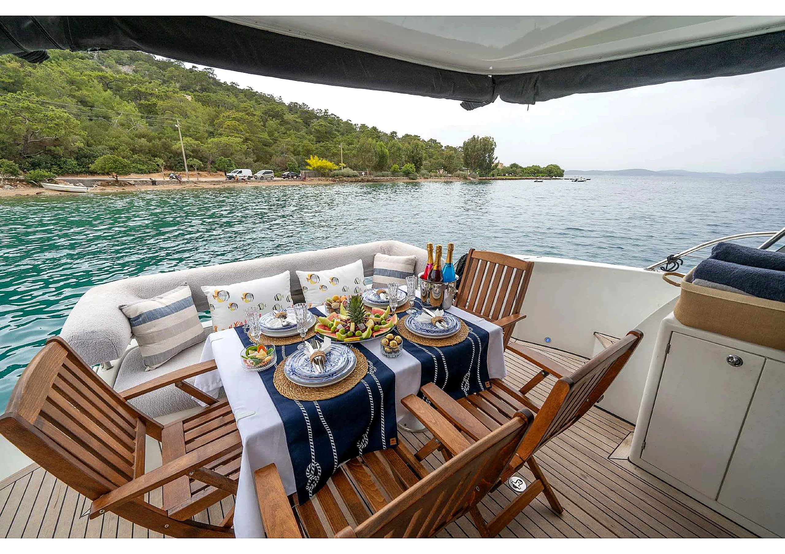 Numarine 55 Luxury Motoryacht deck lounge 27