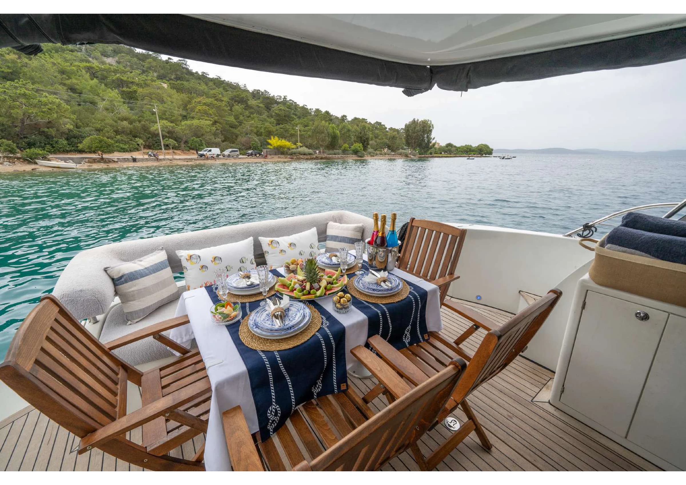 Numarine 55 Luxury Motoryacht deck lounge 27