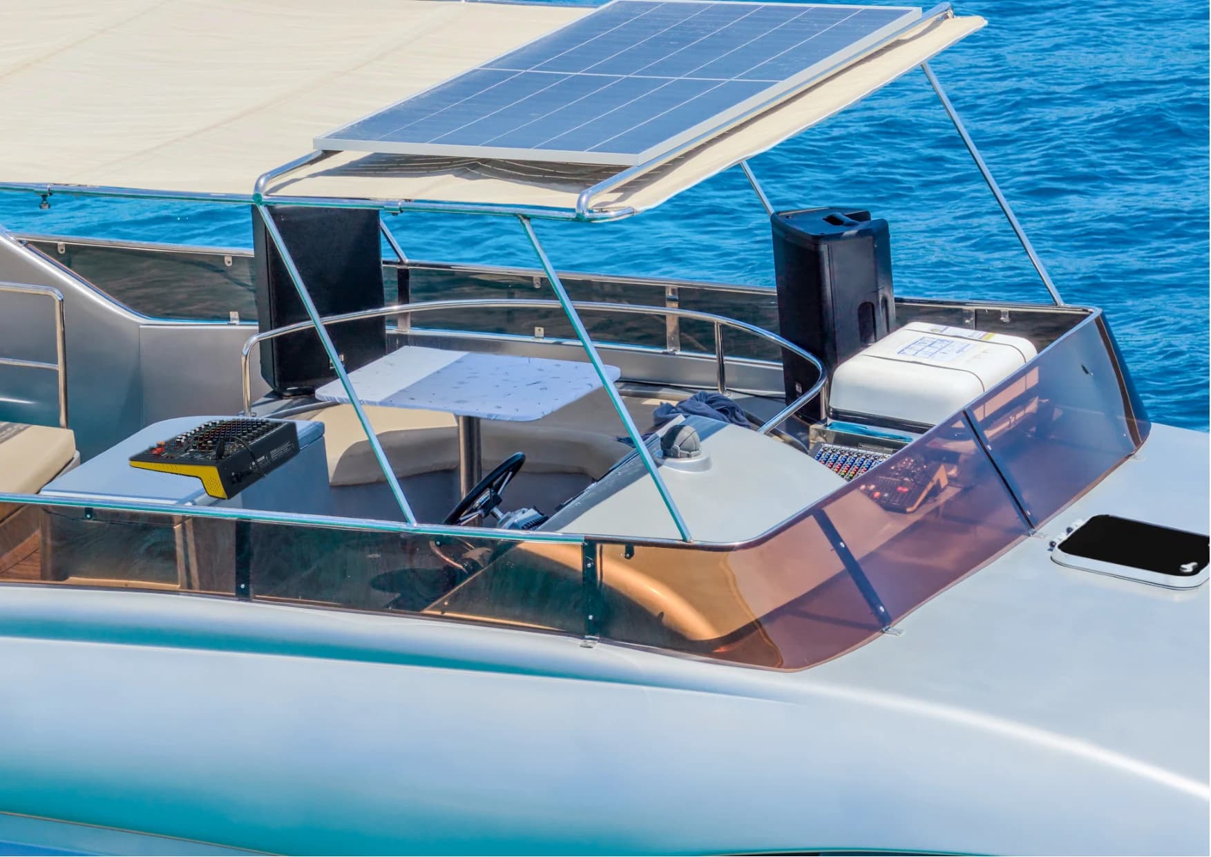 Comfortable stern seating and swim platform access on Selenge