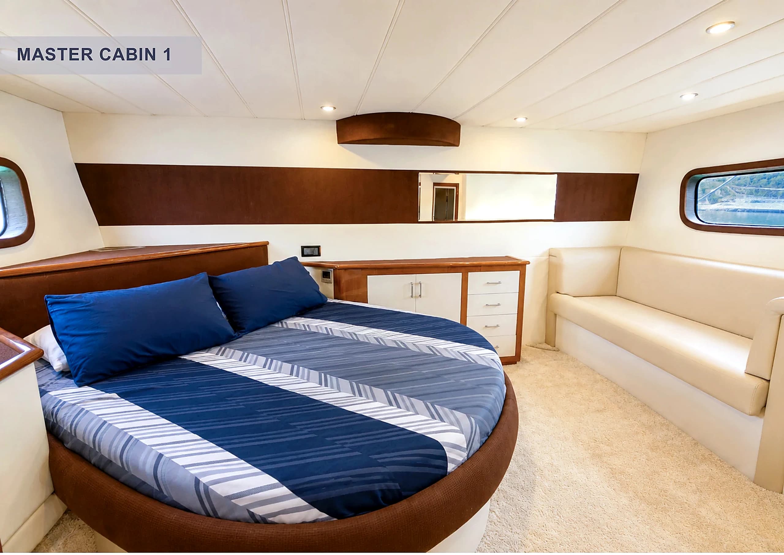 Master Suite Cabin 1 with King size bed, private ensuite and AC