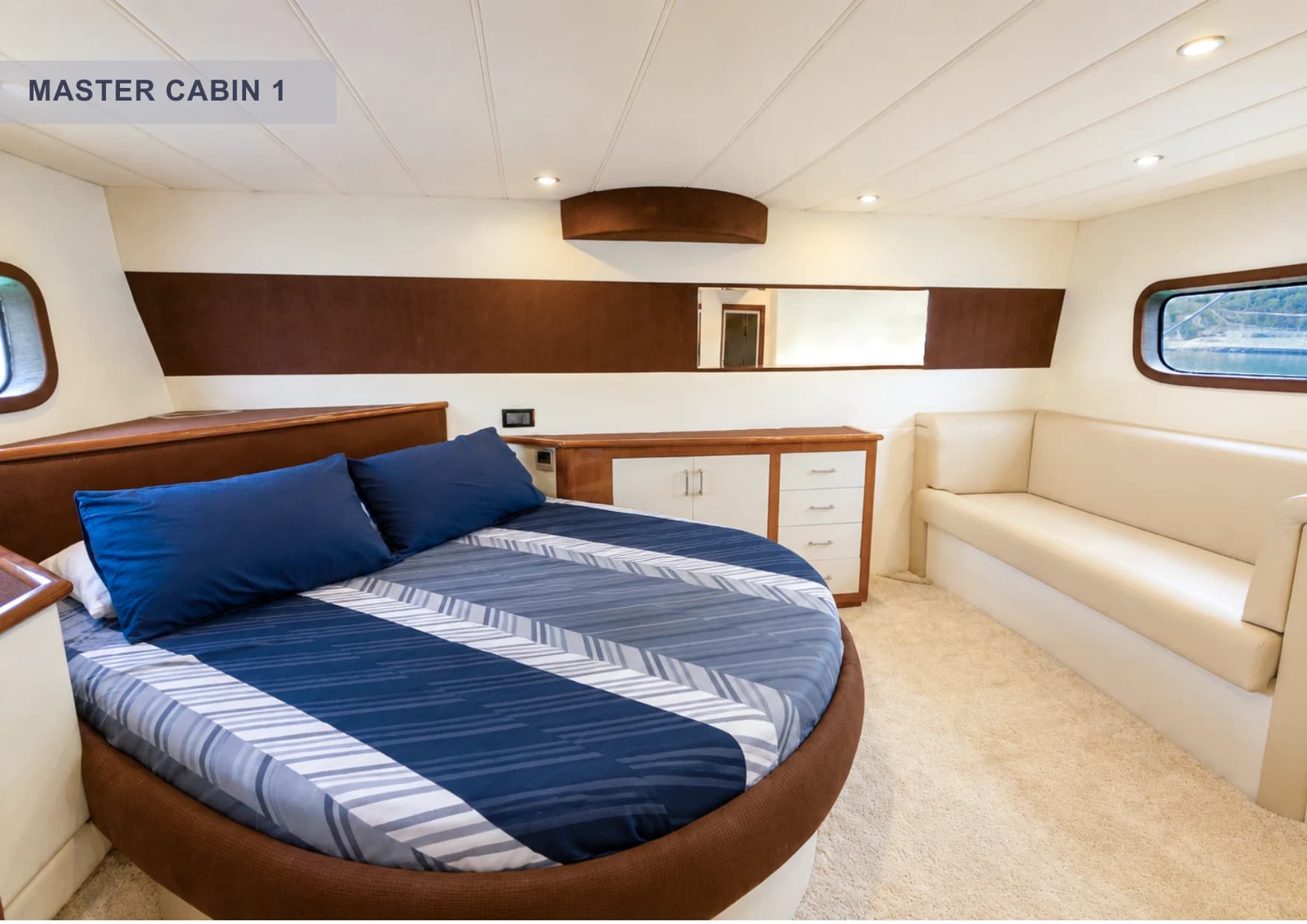 Master Suite Cabin 1 with King size bed, private ensuite and AC