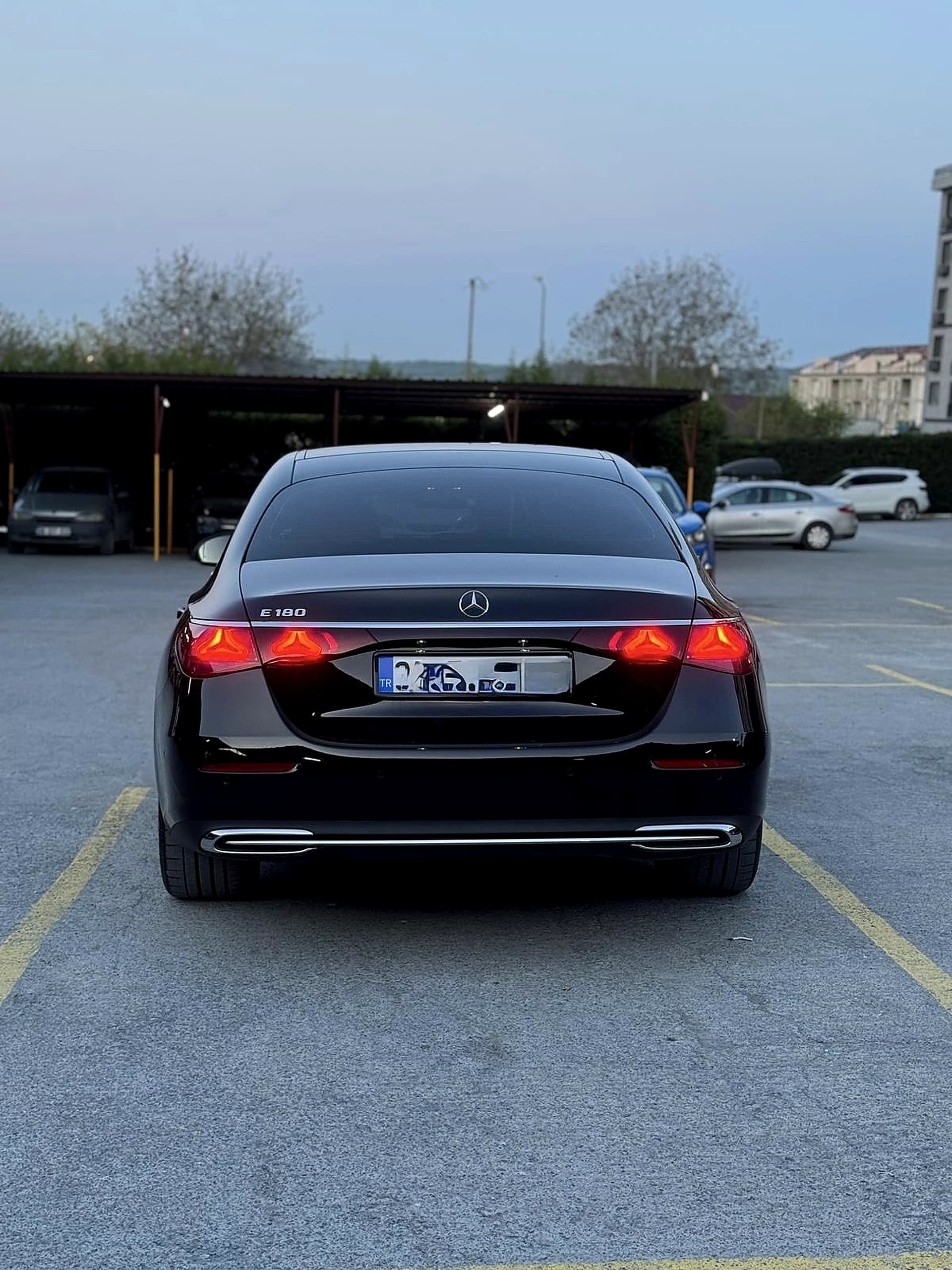 Bodrum VIP Sedan Mercedes E Class Siyah Arka Tasarim 08
