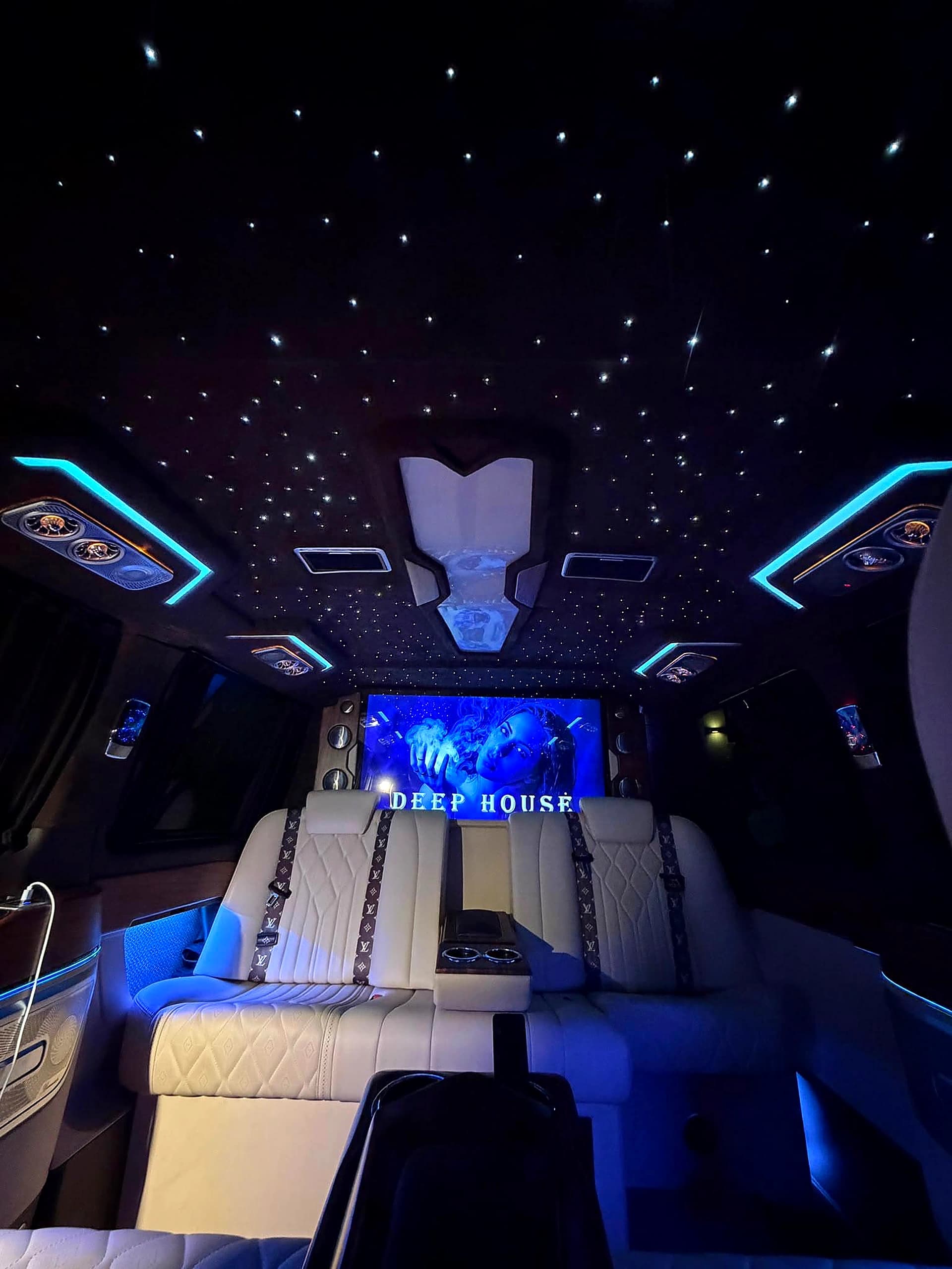 Bodrum VIP Vito Mavi Yildiz Tavan Ve VIP Smart TV Ekrani 32