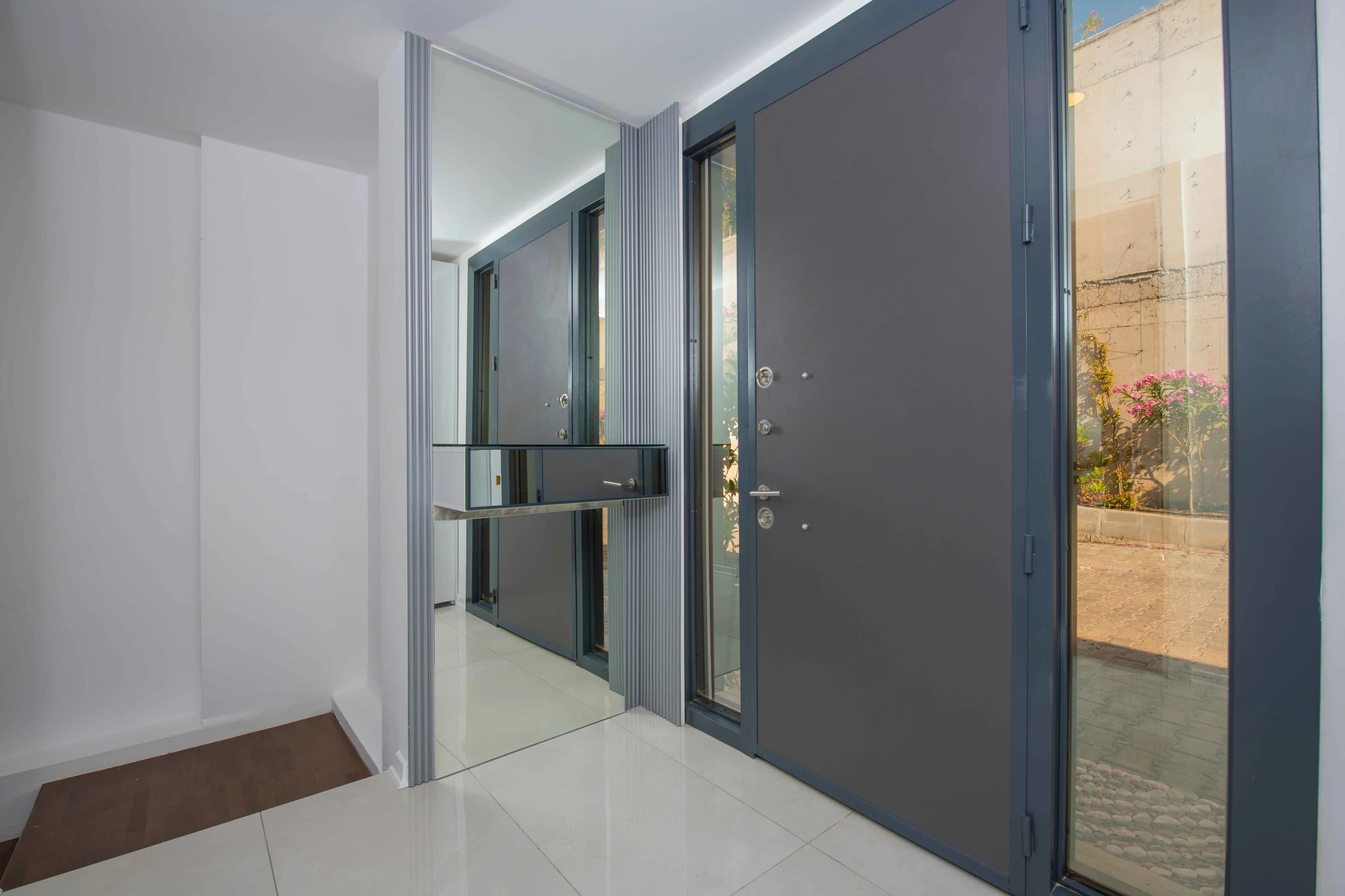 Zahbe 6+1 Grand Presidential Villa Gece Aydınlatmalı Havuz ve Panoramik Marina Manzarası